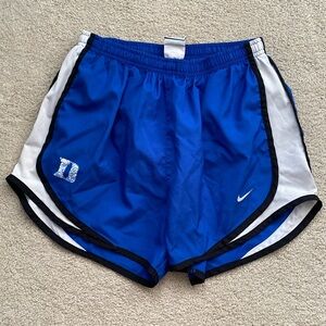 Nike dri fit shorts size small. NORTS.